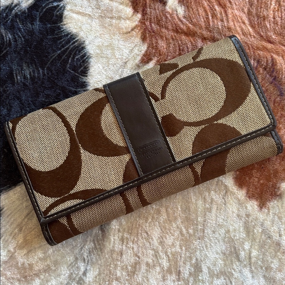 Vintage Brown Signature C Checkbook Trifold Snap Close Wallet Card Holder